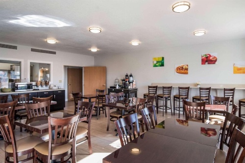 Quality Inn & Suites West image 10