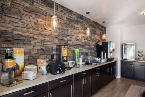 Quality Inn & Suites West image 11