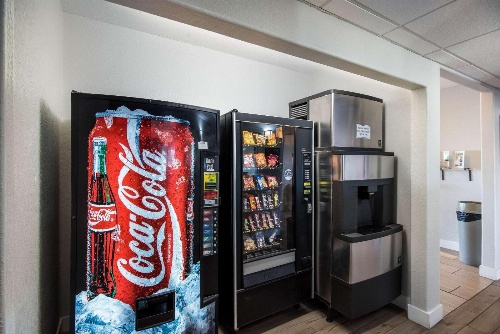 Quality Inn & Suites West image 2