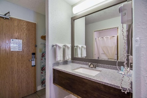 Quality Inn & Suites West image 22