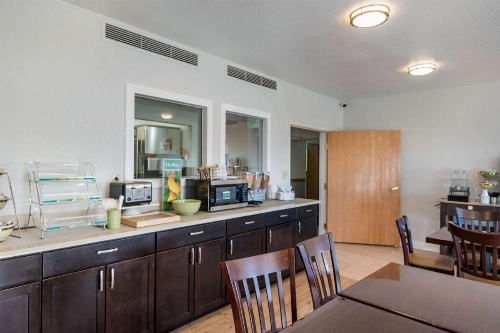 Quality Inn & Suites West image 9